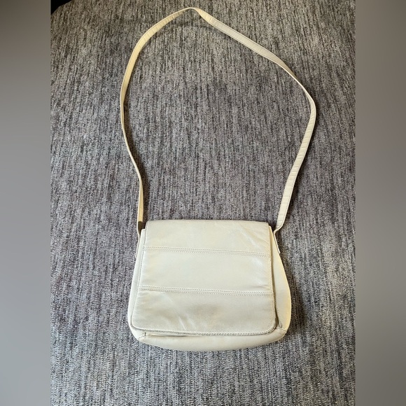 White faux leather bag used but in a good condition - Picture 2 of 3